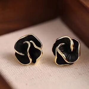 Elegant Black and Gold Flower Earrings